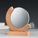 ⁦درع كريستال دائري مع قاعدة خشب#83⁩ - الصورة ⁦3⁩