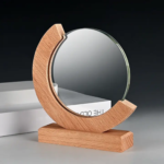 درع كريستال دائري مع قاعدة خشب#83