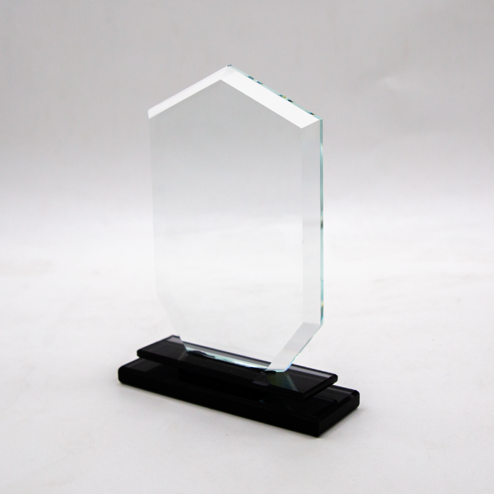 8e699824-3350-4283-9659-e0084c79 درع كريستال فاخر - تجسيد للتقدير والتميز#C12 - الصورة 1