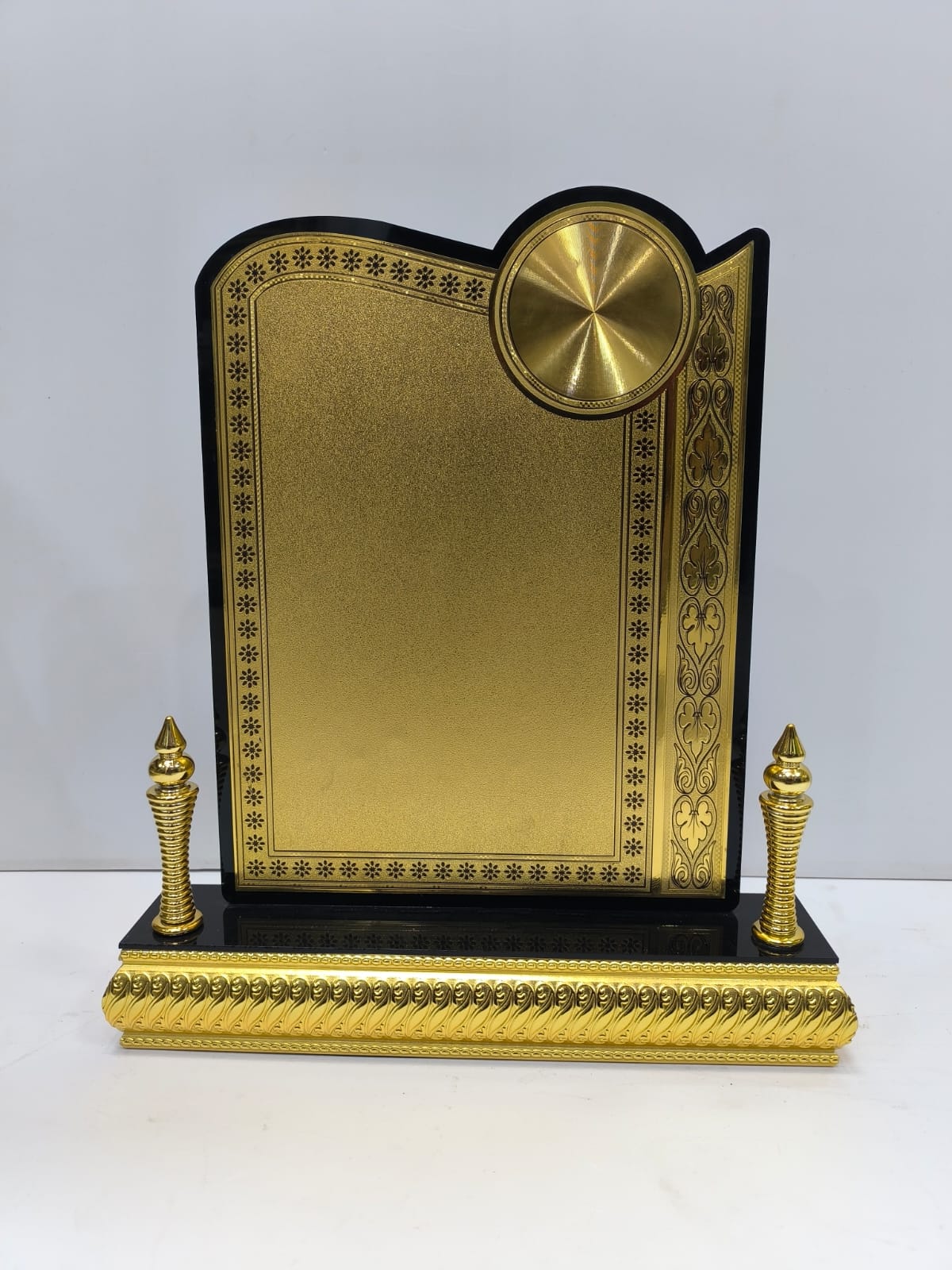 WhatsApp Image 2026-02-26 at 1.13.59 PM درع كلاسيكي اكرليك كبير#91 - الصورة 1