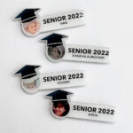 ⁦بروش تخرج أكريليك مخصص – لمسة فخر تكتمل بها فرحتك!⁩ - الصورة ⁦5⁩