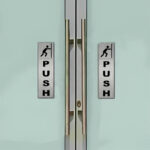 ⁦لوحة ألمنيوم إرشادية للأبواب (5×13 سم)  عدد 2🚪⁩ - الصورة ⁦4⁩