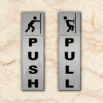 ⁦لوحة ألمنيوم إرشادية للأبواب (5×13 سم)  عدد 2🚪⁩ - الصورة ⁦2⁩